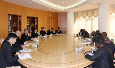 В МИД Туркменистана прошли переговоры с делегацией Зимбабве