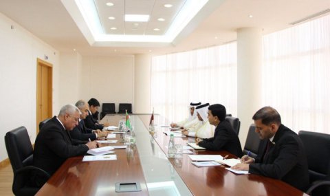 В МИД Туркменистана прошла встреча с послом Катара