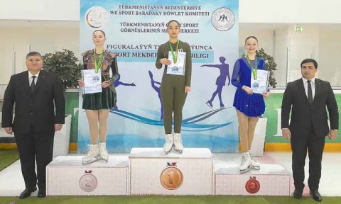 Юные фигуристы Туркменистана соревнуются в Ашхабаде