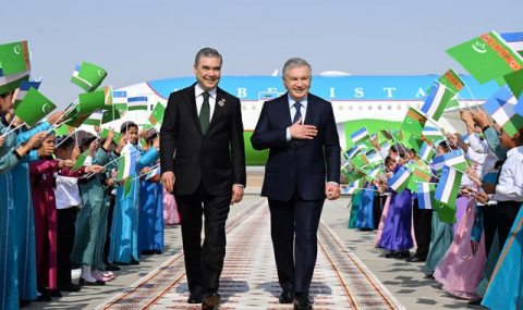 Глава Узбекистана совершил официальный визит в Туркменистан
