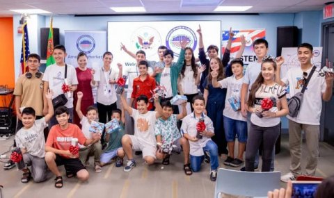 Тридцать школьников успешно завершили курс Makerspace в Ашхабаде