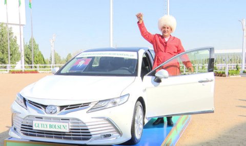 В Туркменистане прошли мероприятия в честь Дня туркменского алабая