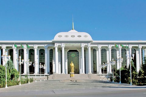 В Меджлисе Туркменистана обсудили совершенствование законодательства