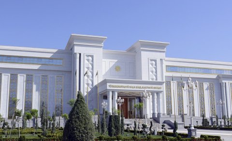 Гурбангулы Бердымухамедов направил поздравление Президенту Туркменистана