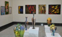 В Академии художеств Туркменистана начала работу выставка «Sungat äleminiň bahary»