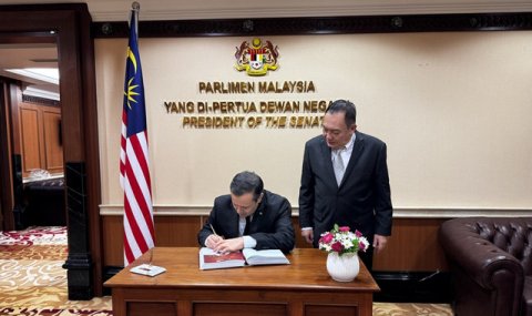 Туркменистан и Малайзия обсудили развитие межпарламентских связей