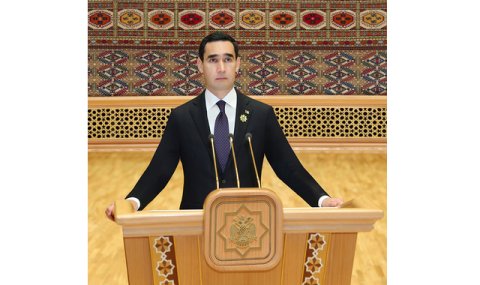 Сердар Бердымухамедов выступил на заседании Халк Маслахаты