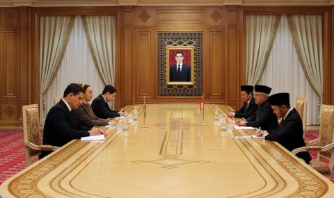 В Меджлисе Туркменистана приняли верительные грамоты посла Индонезии