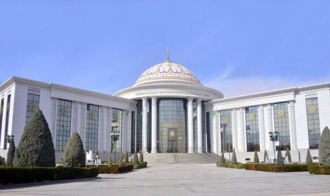 В ИМО МИД презентовали XVII том «Лекарственные растения Туркменистана»