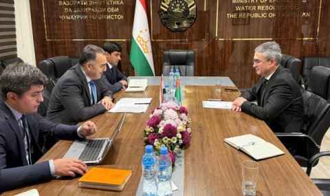Посол Туркменистана встретился с министром энергетики Таджикистана