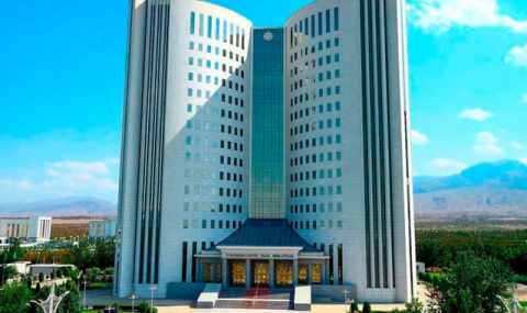 Туркменские вузы и колледжи продолжают приём абитуриентов