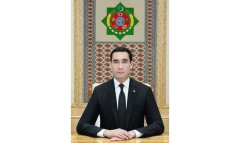 Сердар Бердымухамедов поздравил народ Туркменистана с Днём Конституции и флага