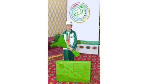 Юная шахматистка из Туркменистана отмечена за успехи на мировых турнирах