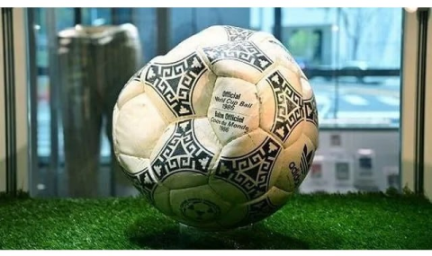 Мяч Марадоны с ЧМ-1986 продали за $3,4 млн