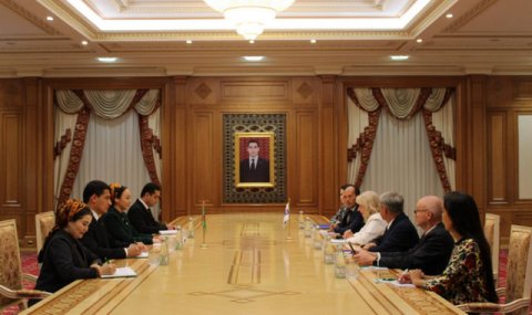 В Меджлисе Туркменистана прошла встреча со спецпредставителем МИД Финляндии