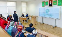 В Ашхабаде проходят образовательные программы по персидскому языку