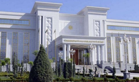 Гурбангулы Бердымухамедов направил поздравление Президенту Туркменистана