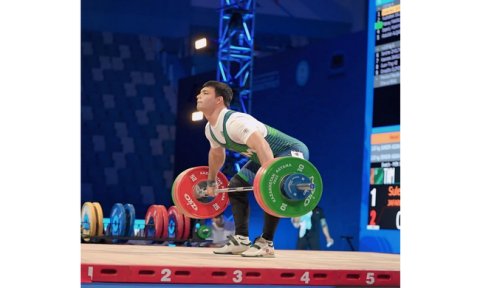 Туркменский тяжелоатлет С. Джафаров завоевал бронзу на первенстве Азии