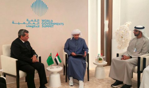 Главы внешнеполитических ведомств Туркменистана и ОАЭ провели встречу