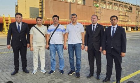 Судостроительный завод Туркменистана представил мощности гостям из Узбекистана
