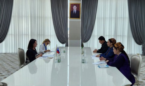 В Авазе Председатель Меджлиса Туркменистана встретилась с послом Словении