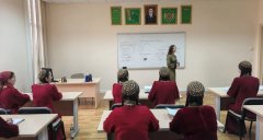 Бельгийская журналистка Дерья Сойсал провела семинар в ИМО МИД Туркменистана