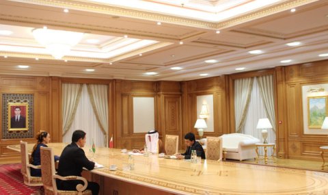 В Меджлисе Туркменистана прошла встреча с завершающим дипмиссию послом Катара