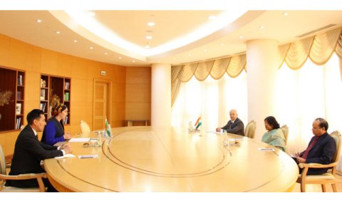 В МИД Туркменистана прошла встреча с завершающим дипмиссию послом Индии