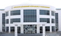 Профессор из Германии обменивается опытом с врачами Туркменистана