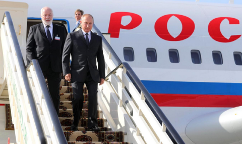Президент России прибыл в Туркменистан на заседание Совета СНГ