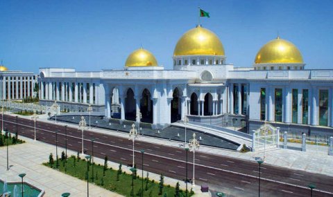 Президент Туркменистана прибыл в Китай для участия в саммите ШОС