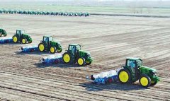 В Ахалском велаяте началась активная фаза хлопкового сева