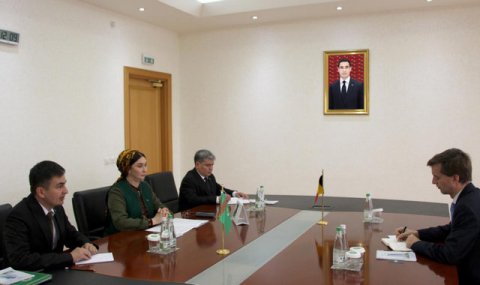 В МИД Туркменистана прошла встреча с послом Бельгии