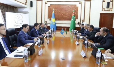 Делегация Туркменистана обсудила сотрудничество с Казахстаном