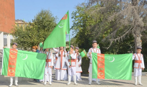 Юные таланты Туркменистана заняли призовые места на фестивале искусств в Актау