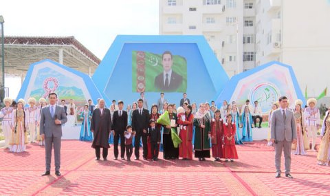 Многодетные матери в Ашхабаде получили новые квартиры