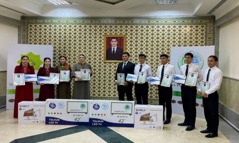 В Ашхабаде наградили победителей конкурса стартапов среди молодёжи