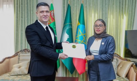 Посол Туркменистана вручил копии верительных грамот в Эфиопии
