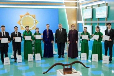 Школьники Туркменистана соревновались в интеллектуальном конкурсе