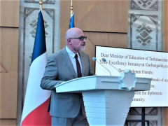 Французский посол поддержал предложение Туркменистана о Годе мира и доверия