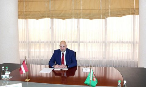 В МИД Туркменистана прошла встреча с послом Латвийской Республики