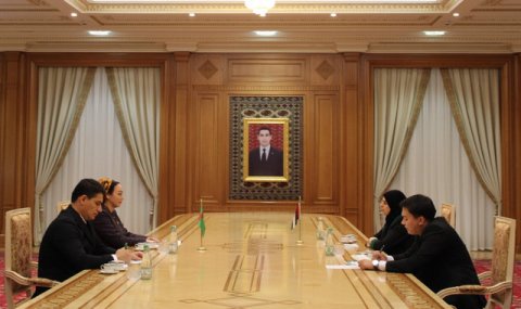 Председатель Меджлиса Туркменистана провела встречу с послом Палестины