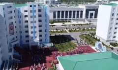 В городе Аркадаг новосёлам вручили ключи от новых квартир