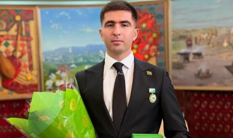 Президент Туркменистана наградил игроков и тренеров футбольного клуба «Аркадаг»