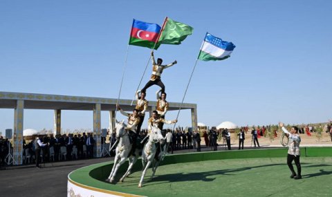 Герой-Аркадаг и Президенты Азербайджана и Узбекистана посетили выступление группы «Галкыныш»