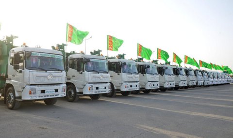 В Лебапском велаяте обновили автопарк городских служб