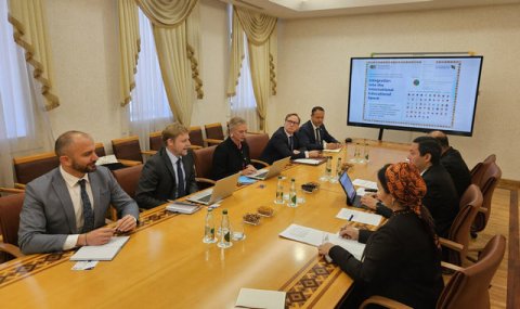 В Минобразования Туркменистана состоялась встреча с делегацией AQA Global