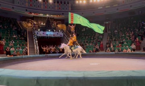 Новогоднее шоу «Крылатые скакуны» прошло в Ашхабаде