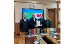 Посольство Японии подарило книги двум вузам Туркменистана