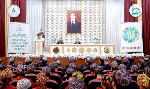 В Балканабате отметили День дипломатов Туркменистана